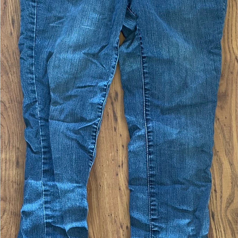 21 Denim Super Skinny Blue Light Weight Jeans with zippers in back pockets 28x29